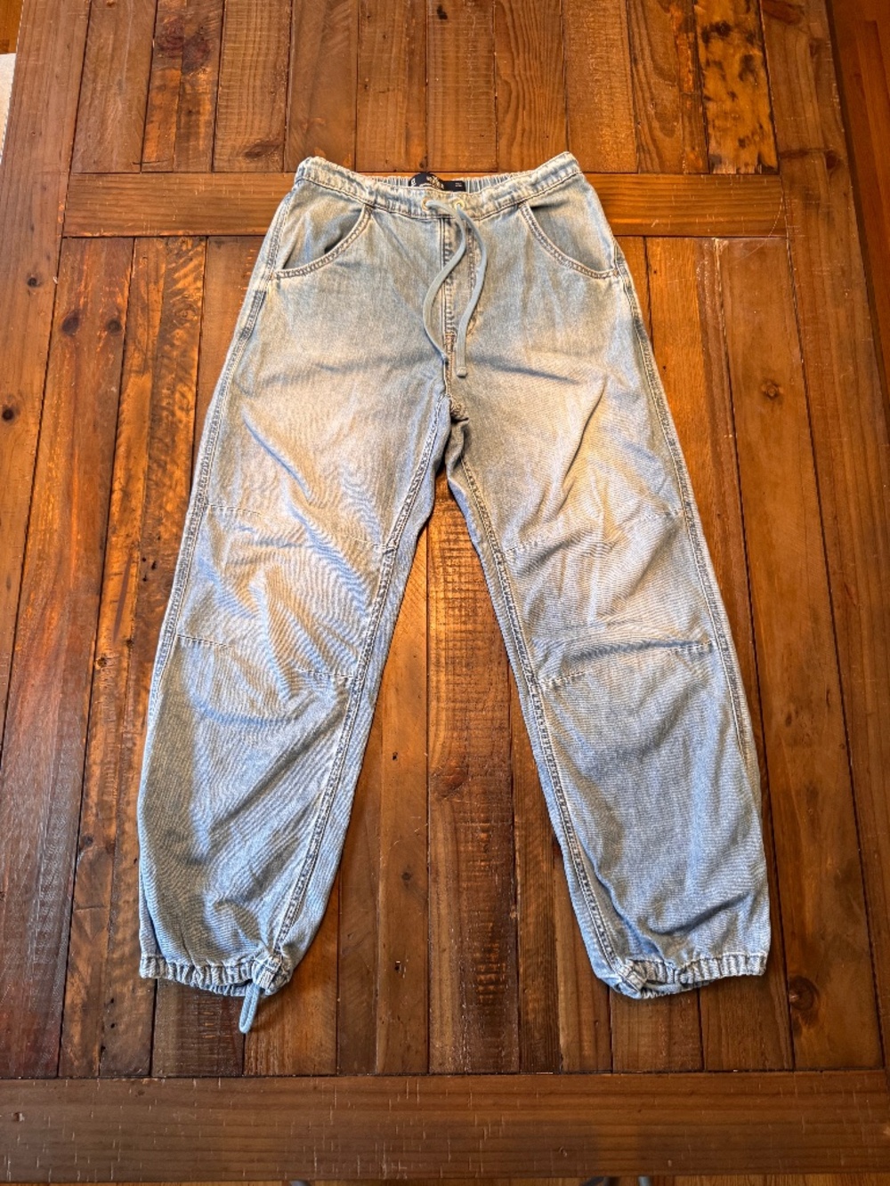 Hollister Adjustable Rise Parachute Baggy Jean. XSmall Short.  100% Cotton
